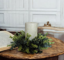 Load image into Gallery viewer, Boxwood Candle Ring